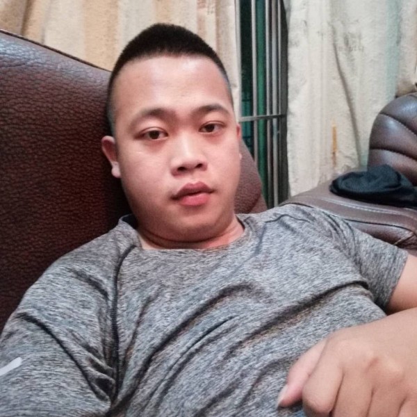 执着有路人的照片