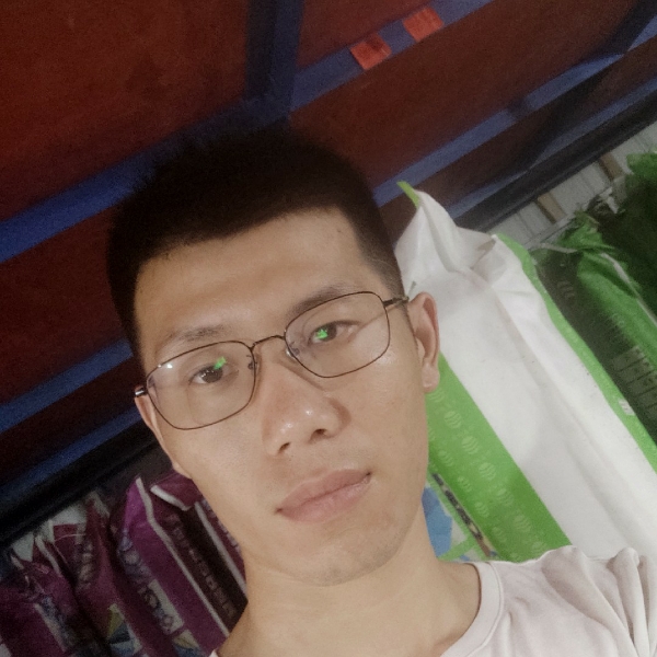孤独丑男的照片