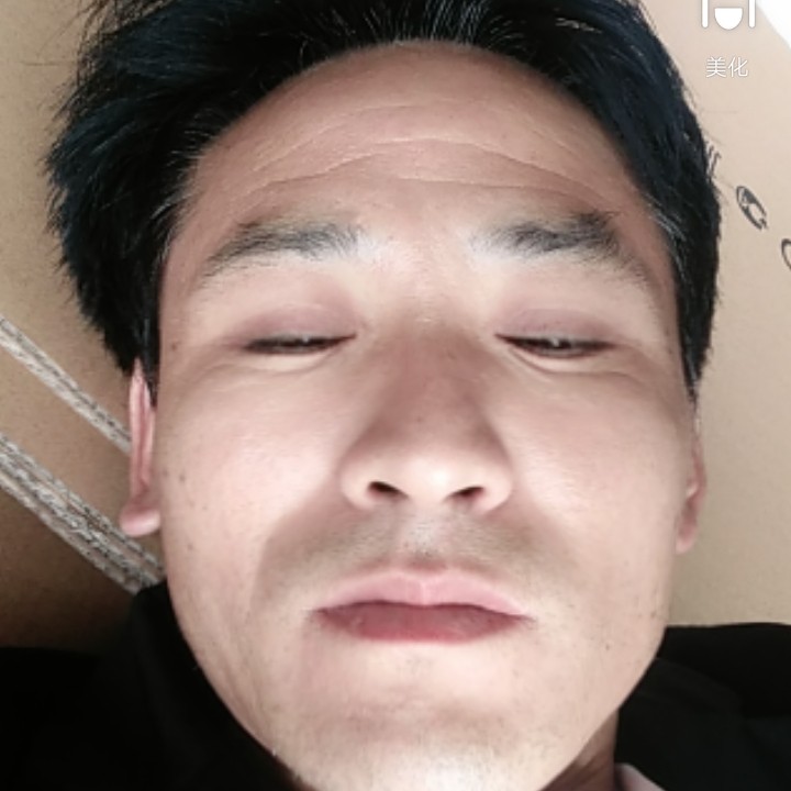 默默笑飞机的照片