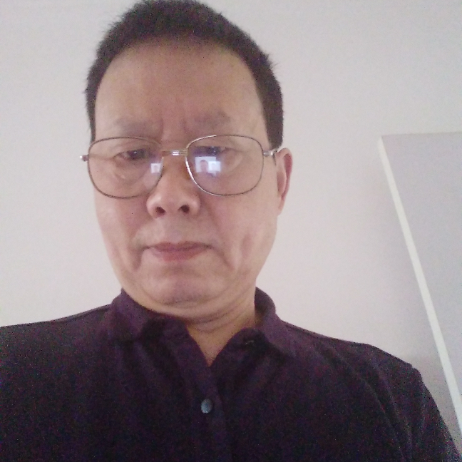 小蝴蝶漫步难过的照片