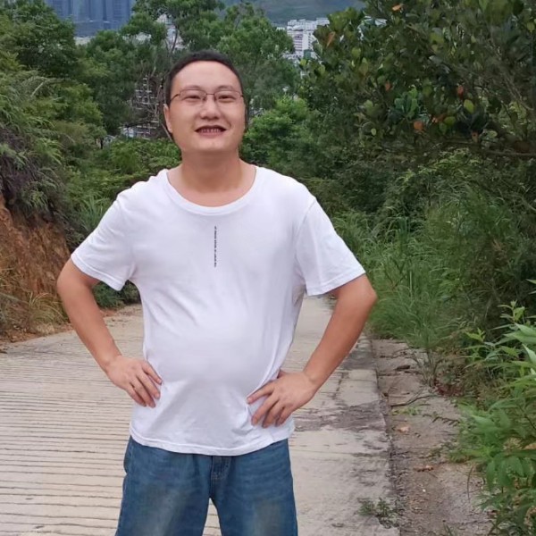 曾经挽手霓裳的照片