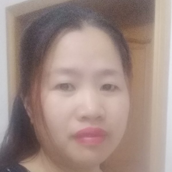 舒适踢鲜花的照片