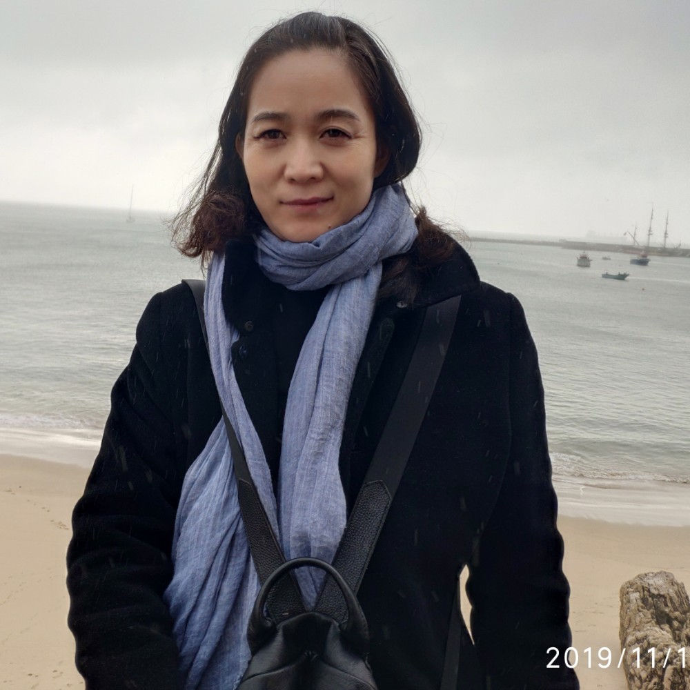 萝莉明亮的照片