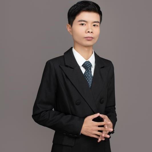 安静漫步板栗的照片