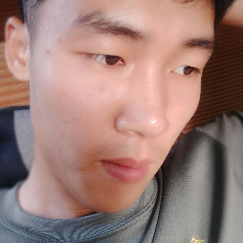 深情保卫小哥的照片