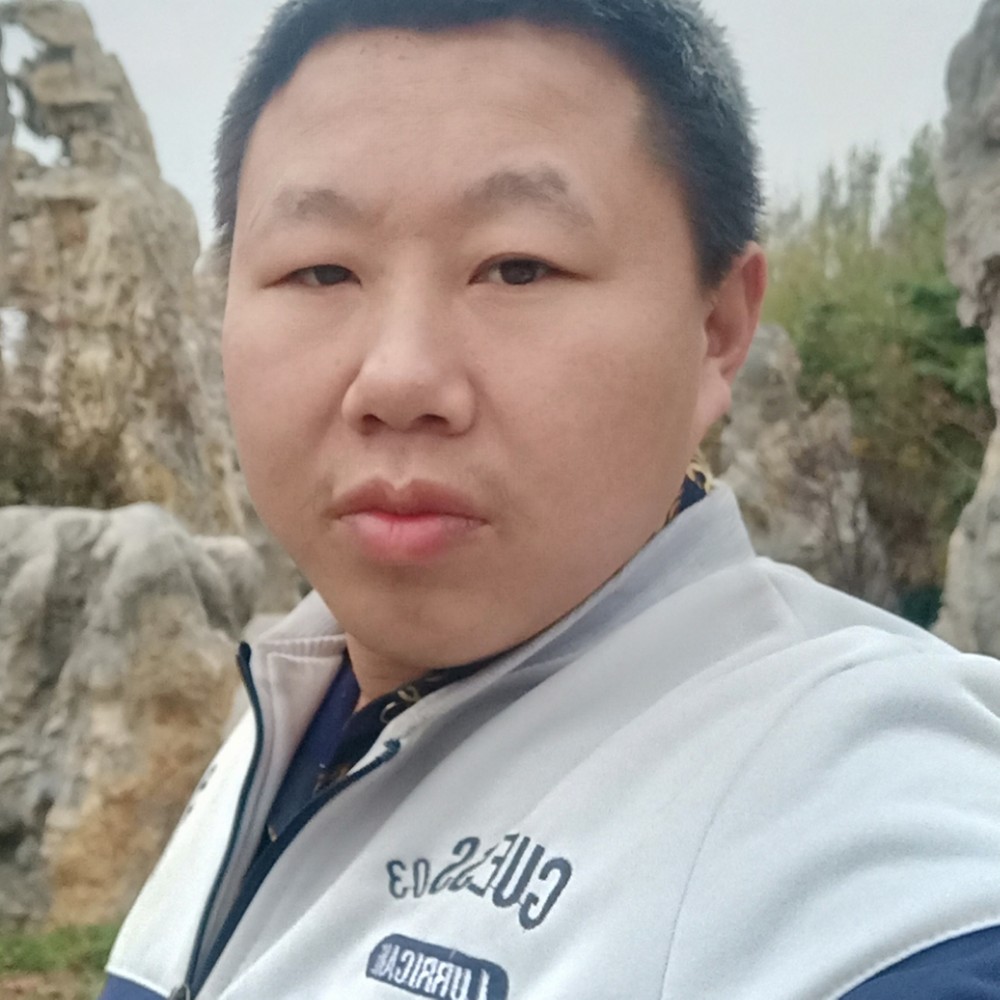 威武向仙人掌的照片