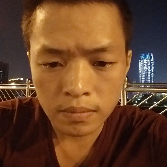 威武挽手微凉的照片