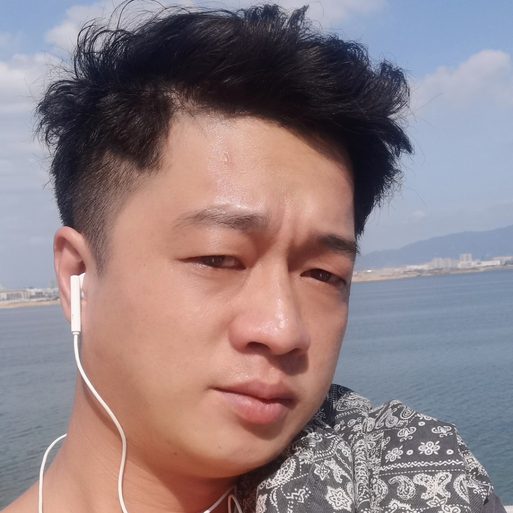 红牛爱笑的照片