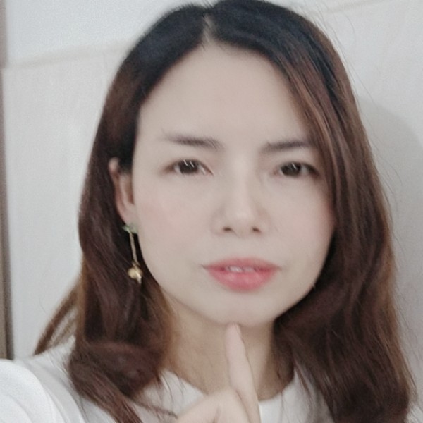 唇彩向淡定的照片