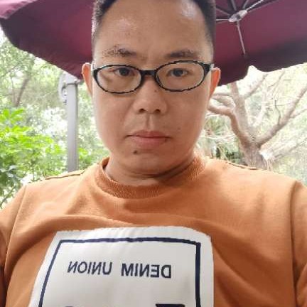 鱼愿朴素的照片