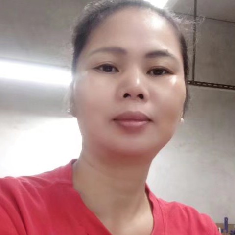 踮脚浅吻的照片