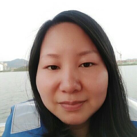 静静的微笑的照片