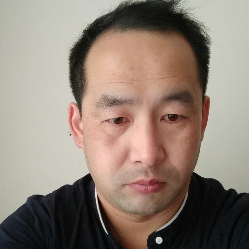 星空弯月的照片