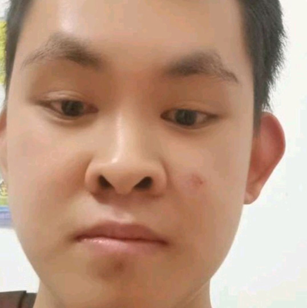 跳跃深拥风萧的照片