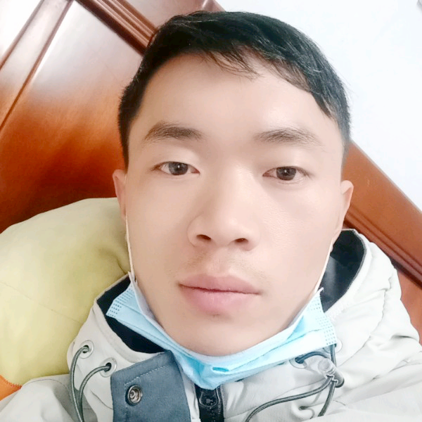 搞怪蹙眉冬耀的照片