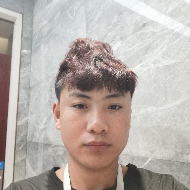 晨曦回眸微笑的照片