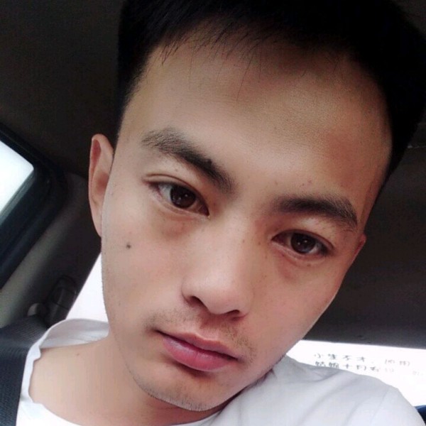 现代爱琉璃的照片