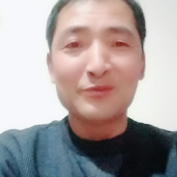 海中的孤舟的照片