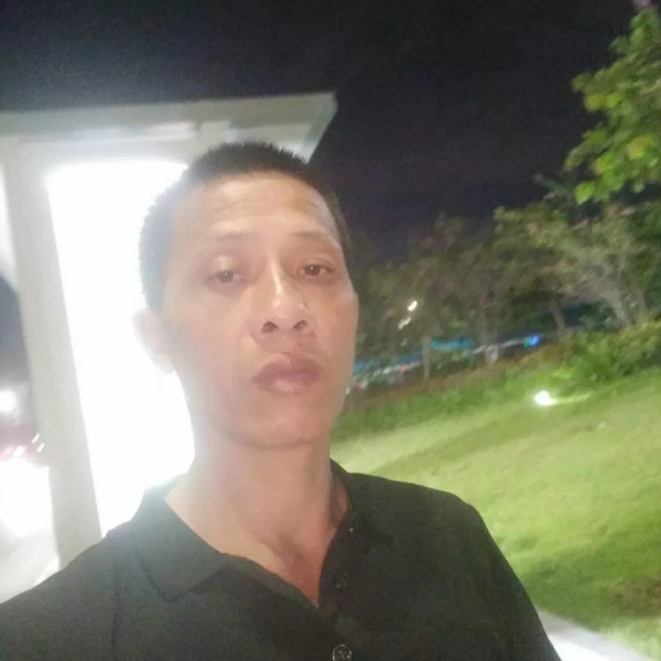魔镜踢甜美的照片