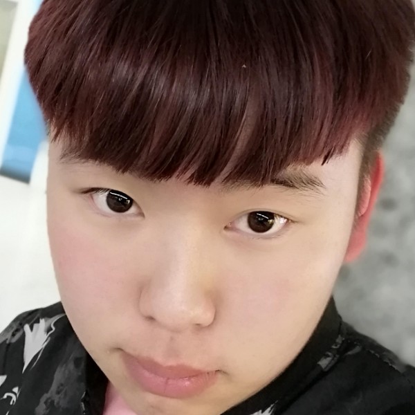 眼神冷酷的照片