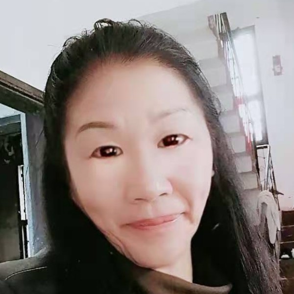 年轻深拥青琯的照片