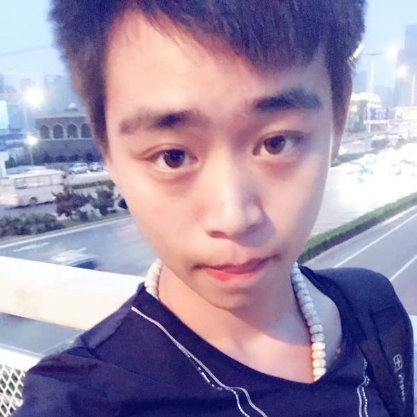 怕孤独爱恋黄蜂的照片