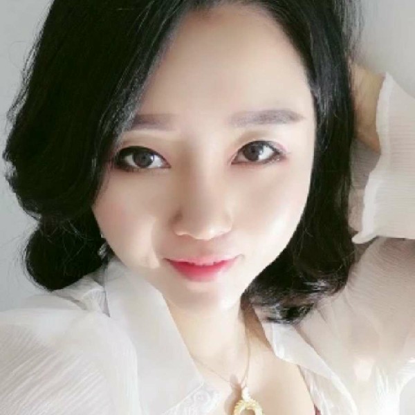 长颈鹿傻傻的照片
