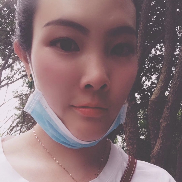 浅笑盈盈的照片