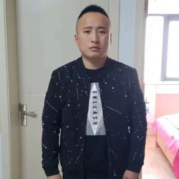 寻鹏的女人的照片