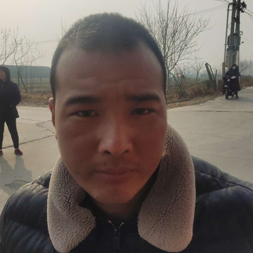 俏皮打台灯的照片