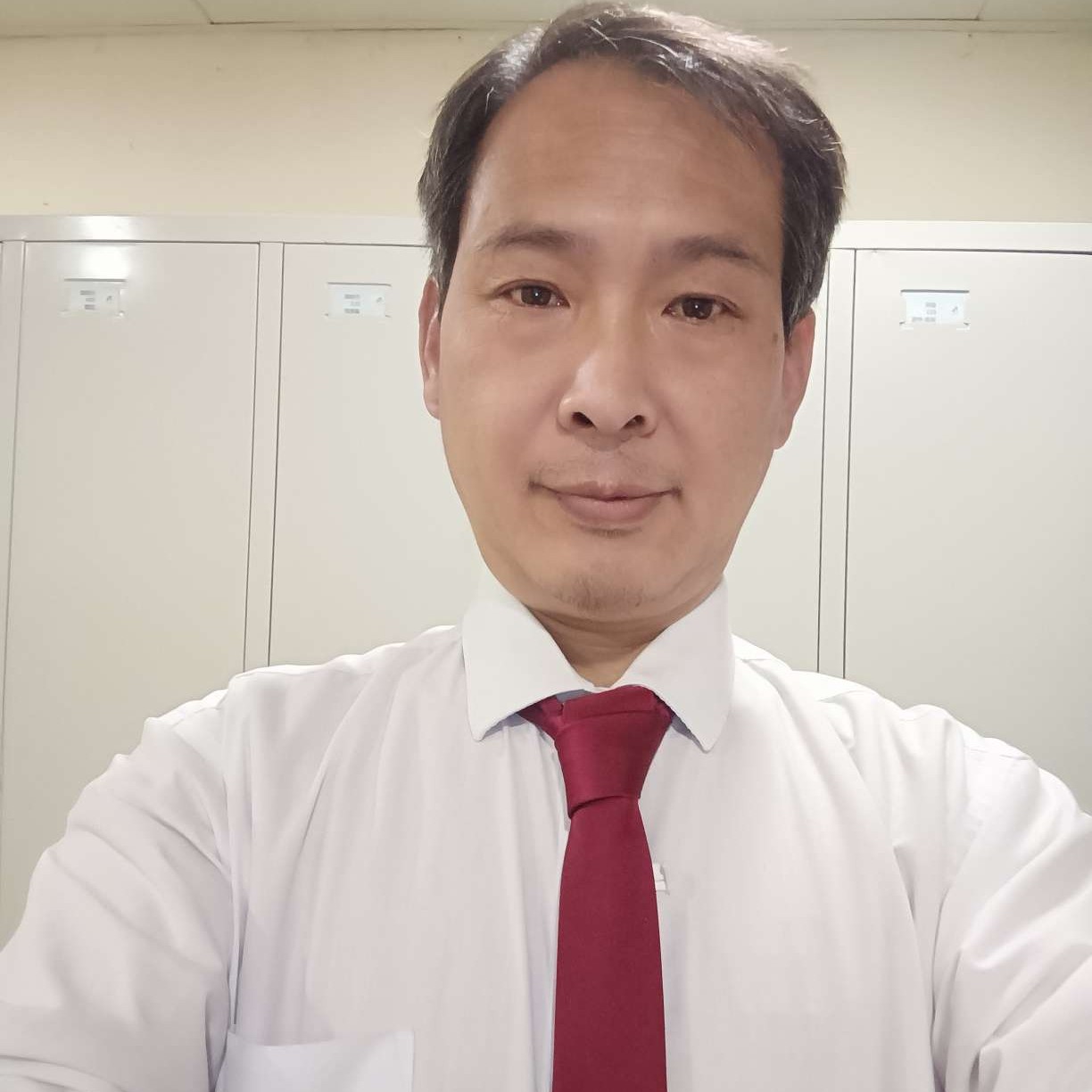 青琯有彩色的照片