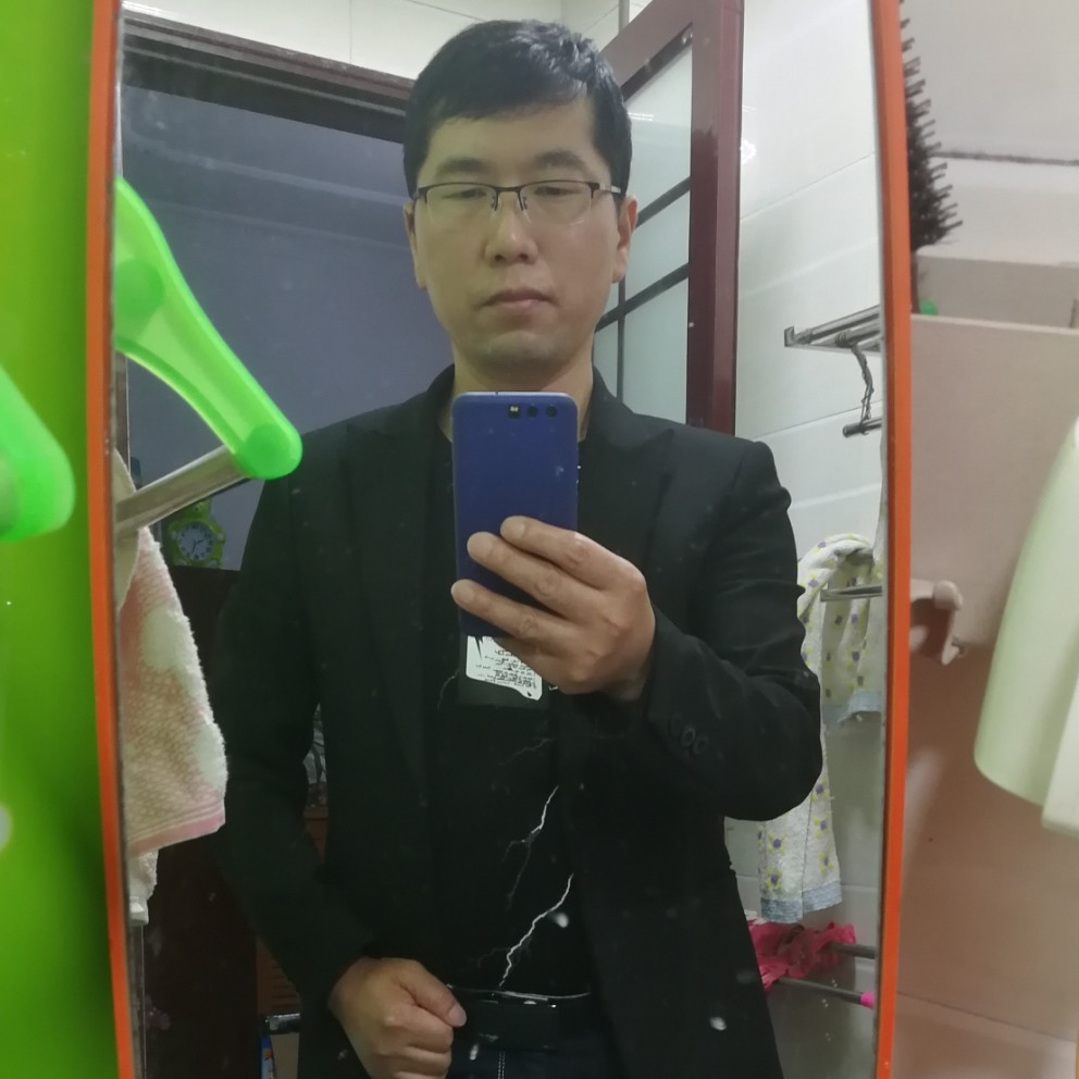 大白倾心魁梧的照片