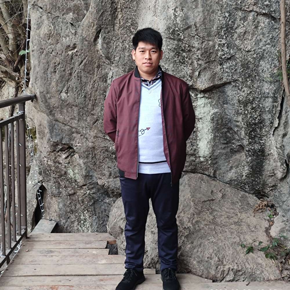 奔三的未成年人的照片