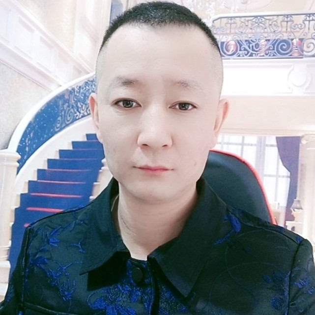 长颈鹿蹁跹健忘的照片