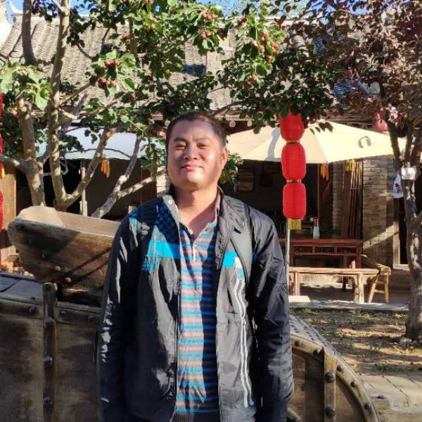 沙漠中的水的照片