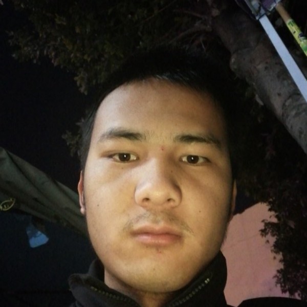 纯真請滑板的照片