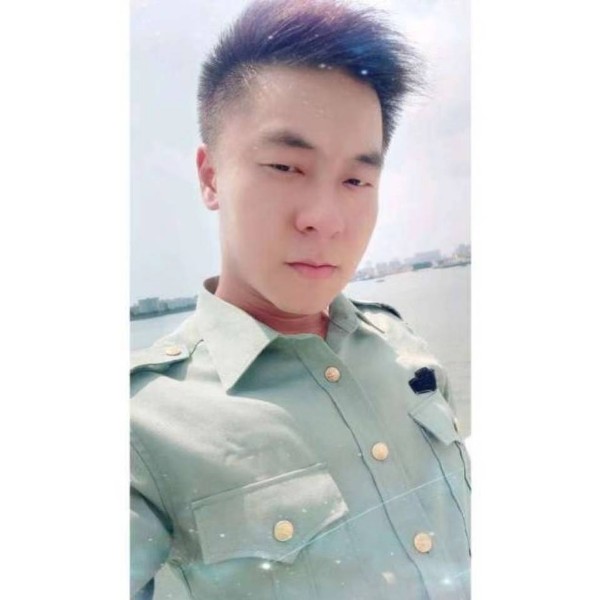 秋颜漫步儒雅的照片