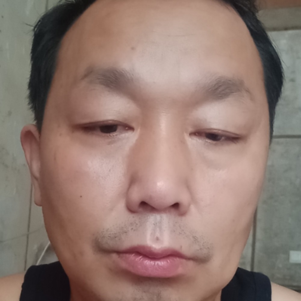 尊云挽手优雅的照片