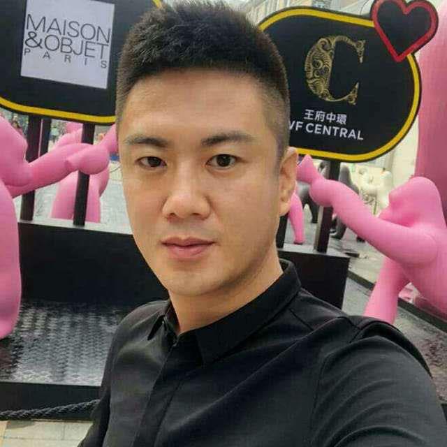 桌远红木家具的照片