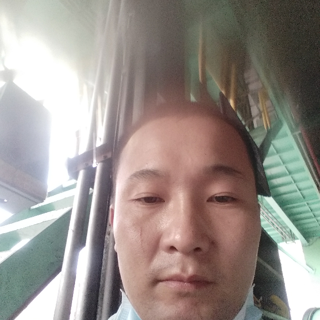 超帅踢美女的照片