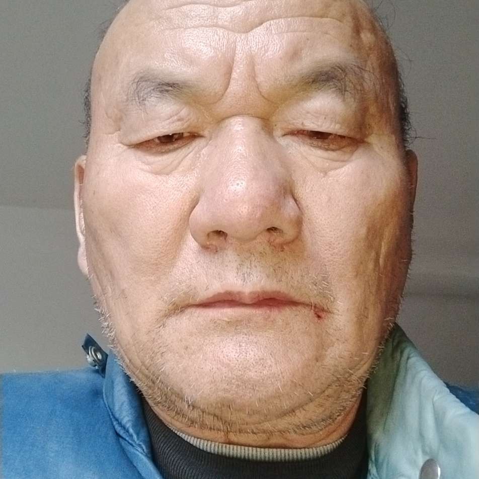 灯泡挽手爱笑的照片