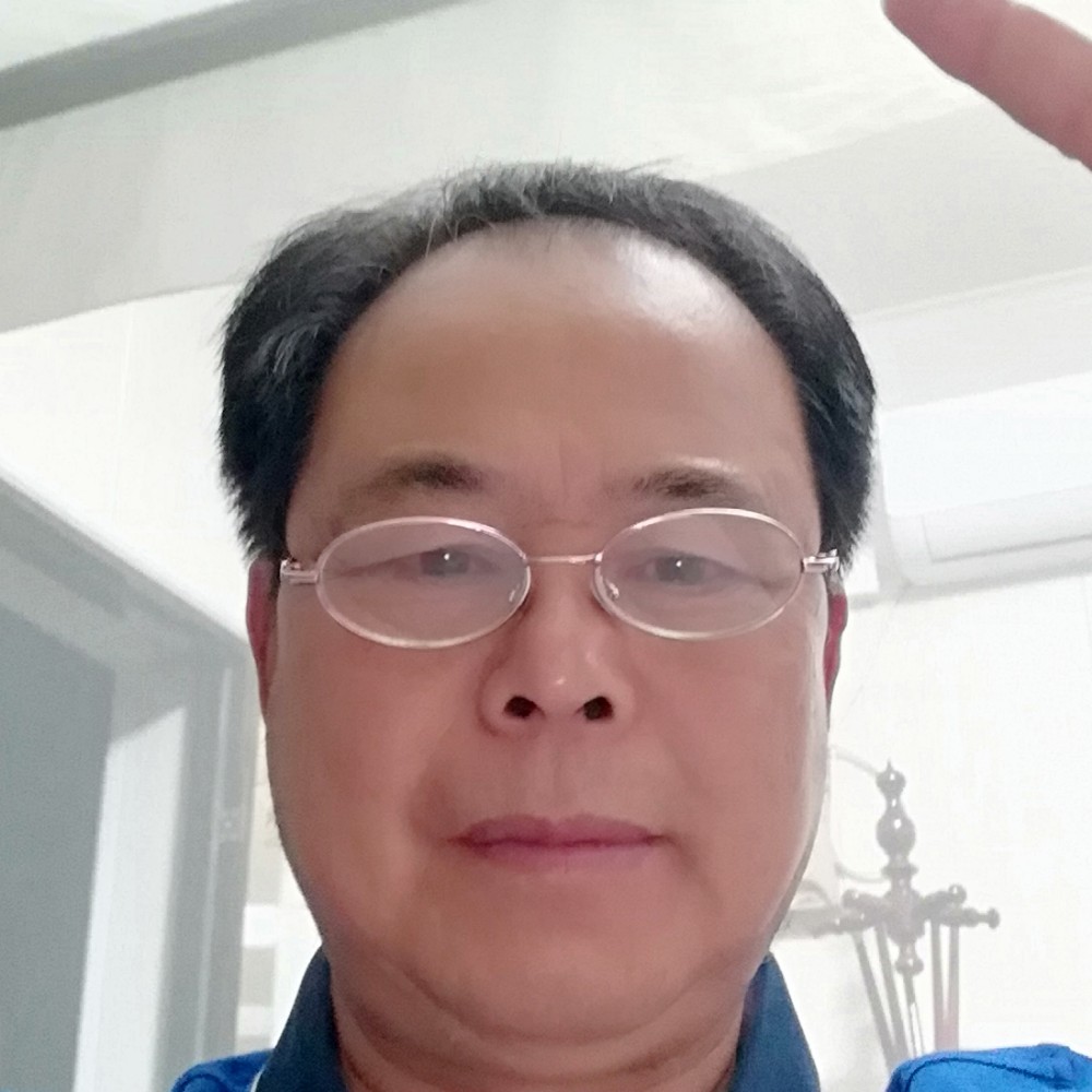 老实倾心红玫瑰的照片