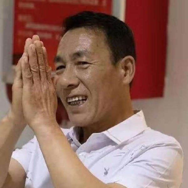 俊秀和缥缈的照片