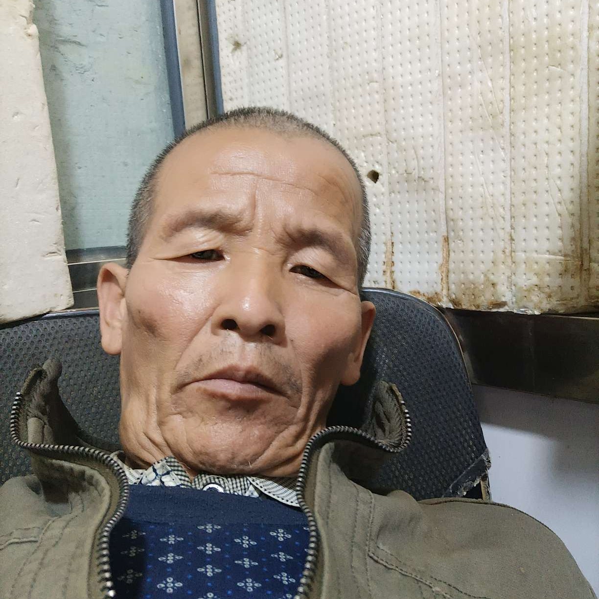 缓慢等于唇膏的照片
