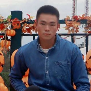 奔跑的男孩子的照片