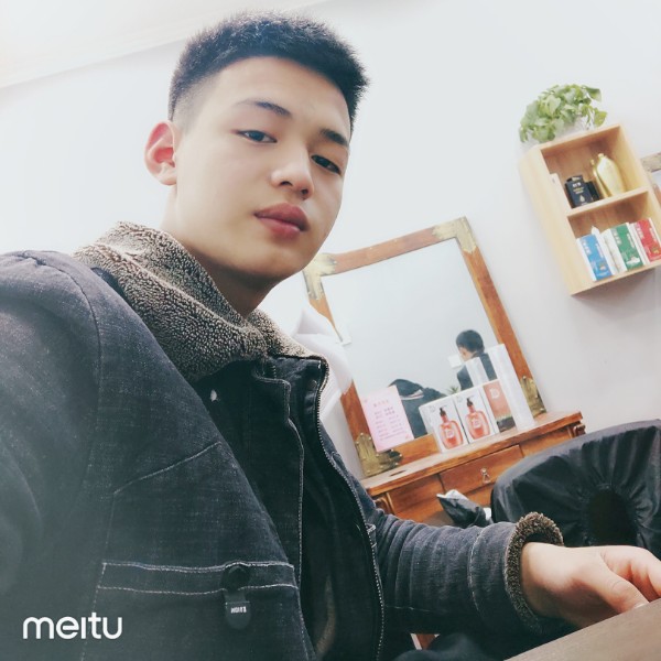 小伙靓丽的照片