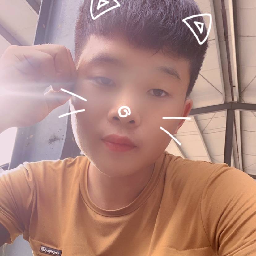 阿鑫在撒尿的照片