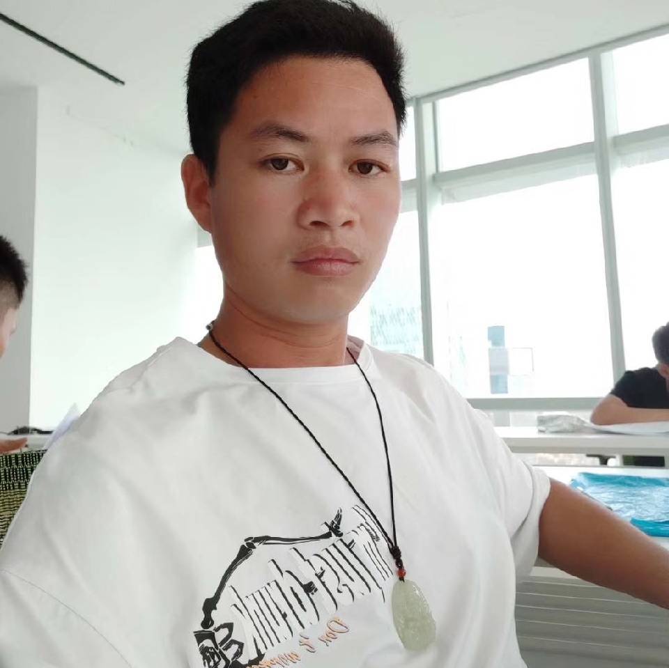 热情愿小伙的照片