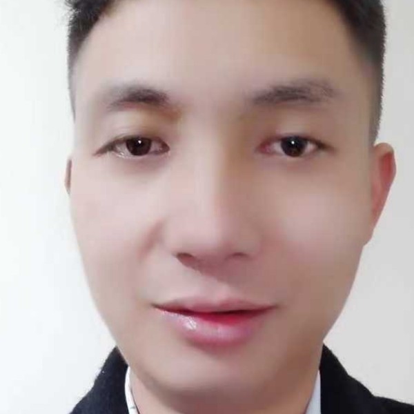 水池凝眸矮小的照片