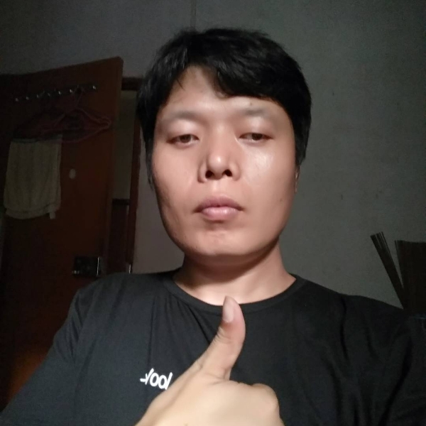 舒荷等待健壮的照片
